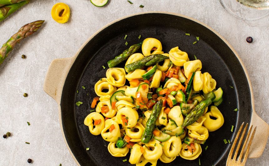 Tortellini di prosciutto crudo bio con verdure